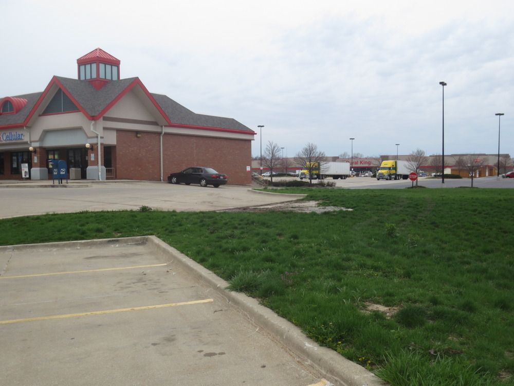Baytowne Shoppes Corner Lot: 911 W. Marketview Dr., Champaign, IL 61822